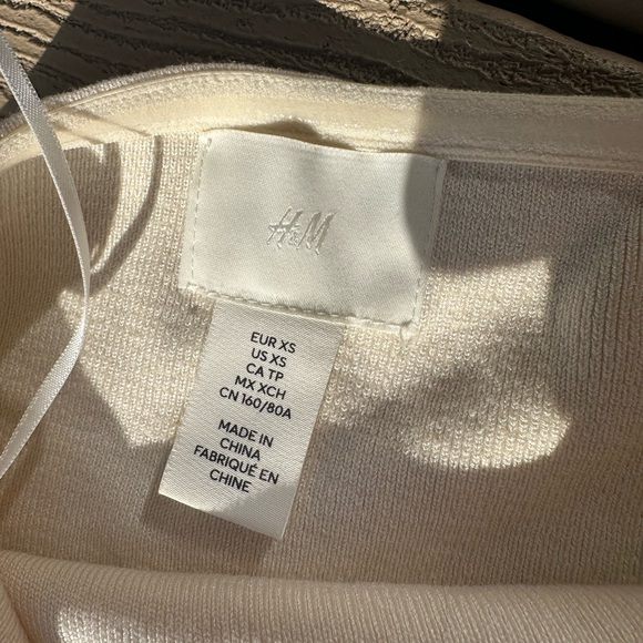 Cream strapless top with faux pearl - Picture 3 of 5